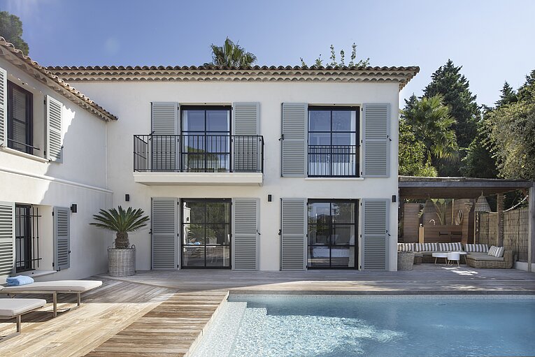 Althoff Belrose Villa Rental in St. Tropez Residence Pool und Fassade