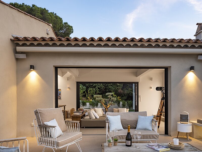 Althoff Belrose Villa Rental in St. Tropez Residence Terrasse im Sommer
